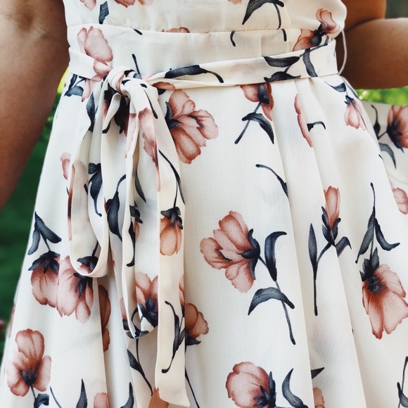 🆕Mallory Cream & Pink Floral Dress - Picture 5 of 8